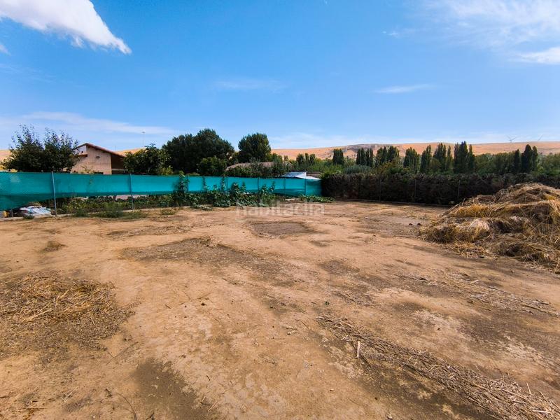 Foto c859bcaf-5c6d-4e62-8343-f6cd84eb73a3. Finca rústica en urbanización ceazo 1 29 en Grijota