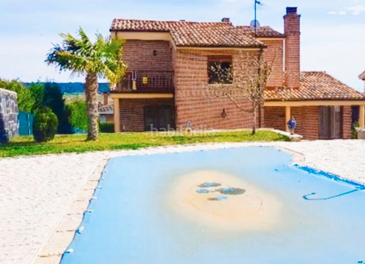 Foto ceed2ad2-905c-4d68-9b86-06ad0e443d8c. Xalet amb calefacció aparcament piscina a Villalobón