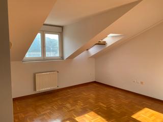 Apartament a Calle víctor garcía de la concha 3. Se vende ático , plaza de garaje y trastero, a estrenar, en vill
