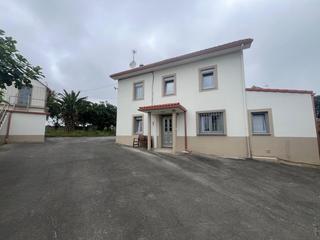 Casa a Carballo. Casa en venta en carballo, 4 dormitorios.