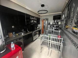 Appartement à Cuatro Caminos - Plaza de la Cubela. Piso en venta en cuatro caminos  el corte inglés, 2 dormitorios.