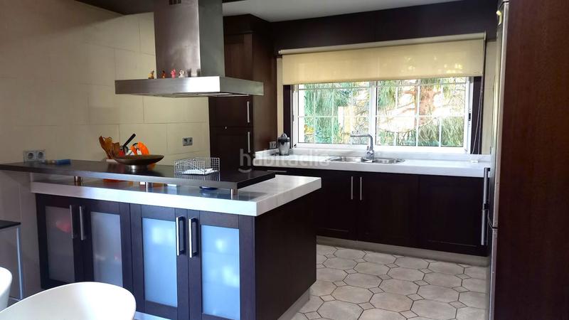 Foto d1e923e4-d1c8-492a-87cd-e43c5d703307. Chalet  en venta , 4 dormitorios. en Bergondo