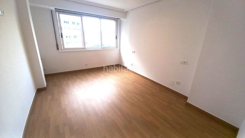 Foto 2f5053f1-a874-424a-98a5-d949f49cacea. Rent flat with heating parking in Cuatro Caminos - Plaza de la Cubela Coruña (A)