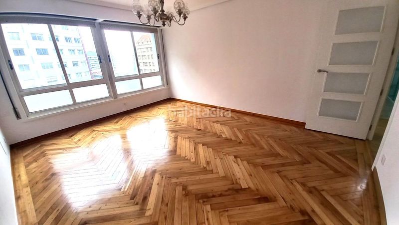 Foto 6ca257f0-b24f-46f5-a0b9-c35dd37a6722. Rent flat with heating parking in Cuatro Caminos - Plaza de la Cubela Coruña (A)