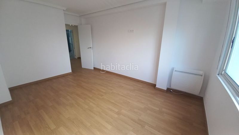 Foto 6f6b846a-376a-44c9-9177-91dd930d2e6b. Rent flat with heating parking in Cuatro Caminos - Plaza de la Cubela Coruña (A)