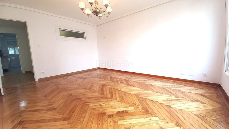Foto fc9f9eb1-092a-4e91-bad1-1f2e0b265578. Rent flat with heating parking in Cuatro Caminos - Plaza de la Cubela Coruña (A)