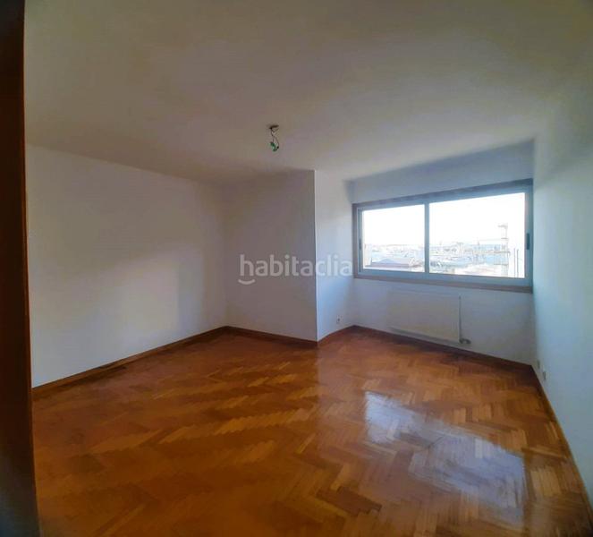 Foto f14d5a81-8cc0-466a-b9c2-3d05c3a3ecb3. Appartamento con riscaldamento parcheggio in Berbés - Peritos Vigo