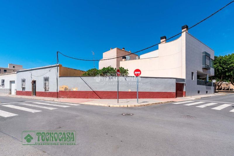 Foto d56fa51f-9ef4-4085-aeb6-9e2cd271431b. Casa aparellada a Ejido centro Ejido (El)