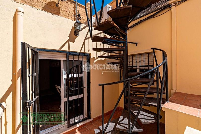 Foto 17252e8c-6f95-4f3e-a138-3e8d6b5e7462. Casa aparellada amb calefacció a Plaza de la Luz Ejido (El)