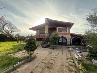 Chalet à Calle el caminón 59. Chalet individual en parcela de 2700 metros