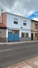 Nau industrial a Calle fraga iribarne 15. Nave con vivienda en armunia