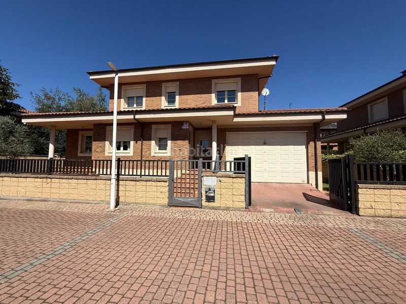 Foto a760bf0a-76d7-4831-b751-79ebd3dcff01. Chalet in avenida los peregrinos 62 in Las Eras de Renueva León