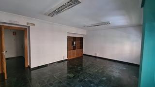 Office space in Avenida república argentina 34. Venta de oficina centrica al lado de guzman