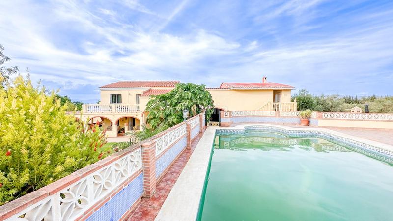 Foto c5d11610-9670-4a83-918f-b4ed6c07a355. Casa a partida dehesilla 80 a Centro Alhaurín el Grande