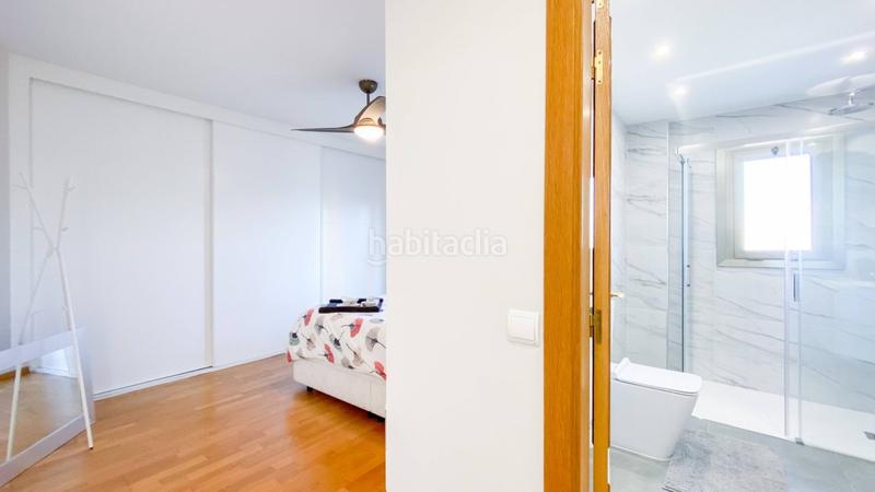 Foto 355a35f7-0197-4ec5-ba60-2ce838657478. Alquiler ático en calle pacifico 115 ático dúplex en alquiler. primera línea de playa. paseo marítimo. en Málaga