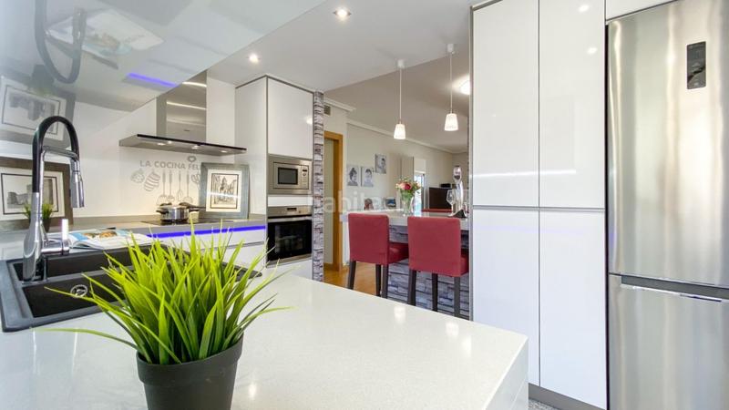 Foto 3f2c32ac-2ff4-4e65-a694-dc95bd7aa9c5. Alquiler ático en calle pacifico 115 ático dúplex en alquiler. primera línea de playa. paseo marítimo. en Málaga