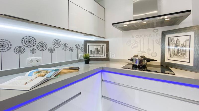 Foto 8797a0b1-8f3e-48ae-a321-b2e4a07de5e5. Alquiler ático en calle pacifico 115 ático dúplex en alquiler. primera línea de playa. paseo marítimo. en Málaga