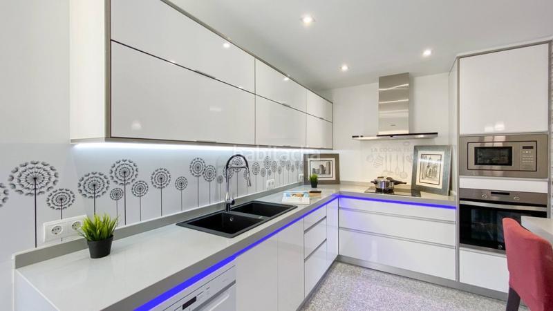 Foto 10ba9bca-b46b-4cdf-9098-69b51754bdef. Rent penthouse in calle pacifico 115 in Paseo Marítimo Oeste - Pacífico Málaga