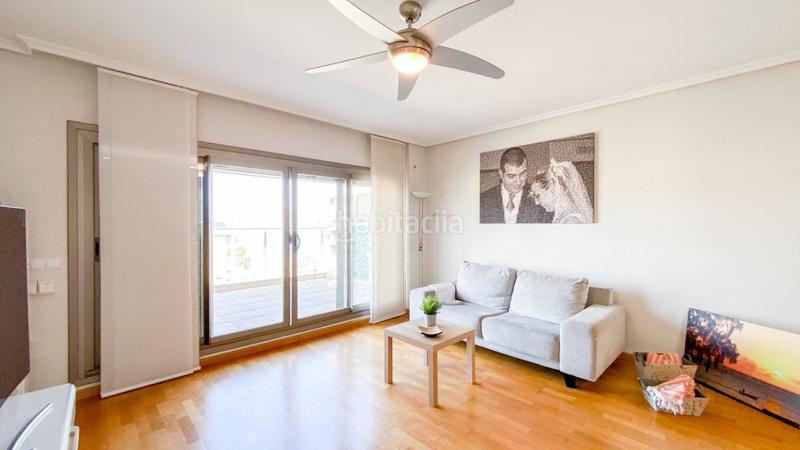 Foto 33bf28ab-c724-4e95-96a6-b2fe7942b424. Rent penthouse in calle pacifico 115 in Paseo Marítimo Oeste - Pacífico Málaga