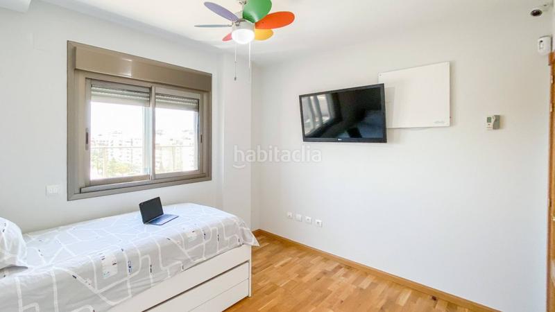 Foto 5a07e6e2-3d30-410c-b1cb-a6637e385cd6. Rent penthouse in calle pacifico 115 in Paseo Marítimo Oeste - Pacífico Málaga