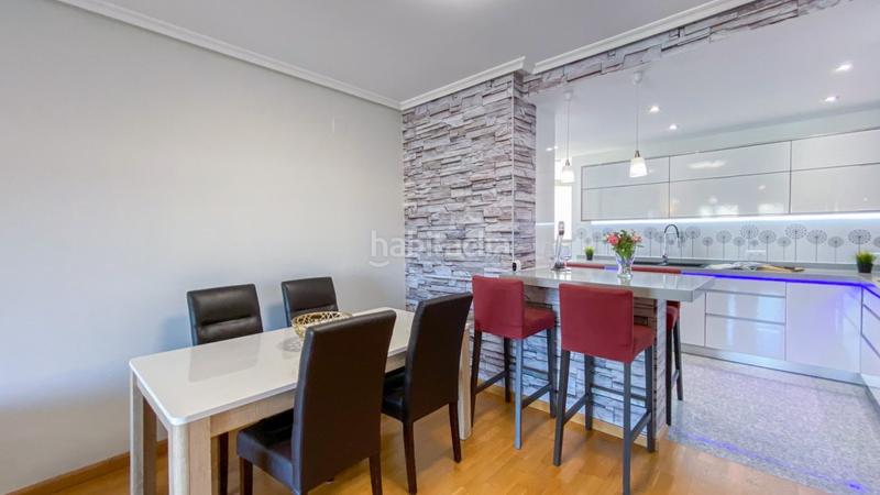 Foto faf5a34d-03e3-4fb5-8f0e-90bc0c77198e. Rent penthouse in calle pacifico 115 in Paseo Marítimo Oeste - Pacífico Málaga