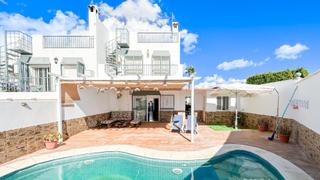 Rent Semi detached house in Urbanizacion truche el 9. Casa adosada de esquina en almayatemálaga