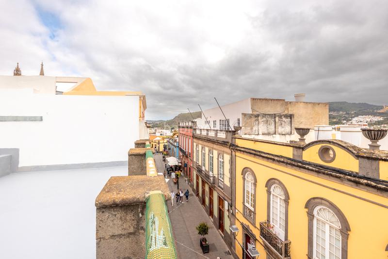 Foto ea7e3edd-ab64-4a8f-96ce-403348ff8724. Casa a calle león y castillo 3 a Arucas casco Arucas