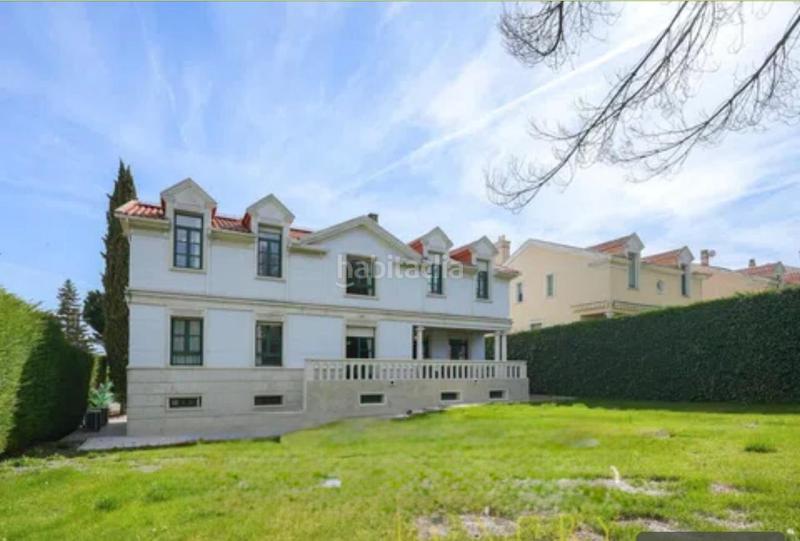 Foto 09c74c5c-92f2-4de3-8abc-7c861ca38491. Casa con parcheggio piscina in El Berrocal Valladolid