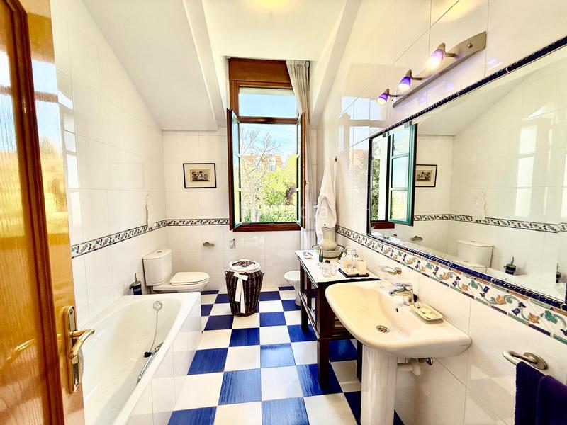 Foto 1bab35bc-77f9-47a9-8444-605b29736d5d. Casa con parcheggio piscina in El Berrocal Valladolid