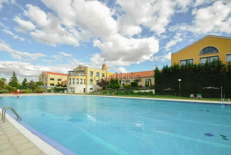 Foto eefcb20a-6920-4e8c-aa1d-72ac1cff7aef. Casa con parcheggio piscina in El Berrocal Valladolid