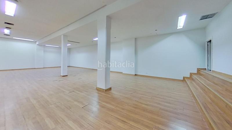Foto d317477b-0f39-436d-8908-b017fa7b0a7d. Local comercial a Guindalera Madrid