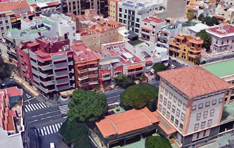 Foto 342ce47d-45cb-4338-b5f1-66d253a646b2. Edificio en avenida la salle 16 en Los Llanos - El Cabo Santa Cruz de Tenerife