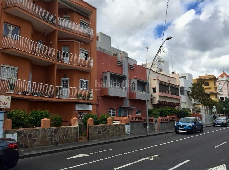 Foto 778e9716-1e8f-4b61-b98b-26f37c038bdb. Edificio en avenida la salle 16 en Los Llanos - El Cabo Santa Cruz de Tenerife