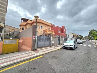 Car parking in CON TRASTERO Calle Ángel Guimerá 95