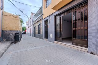 Local Comercial en Calle Cruz de Ayala 5