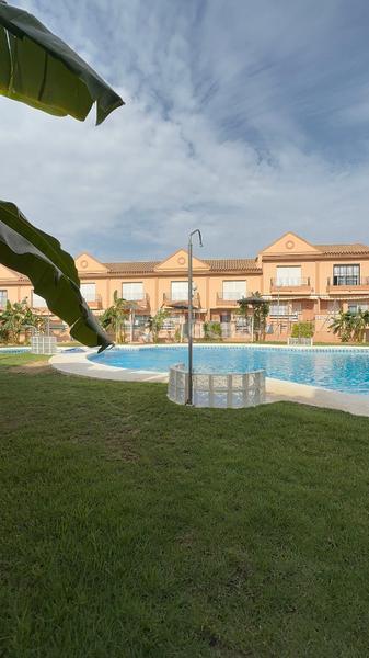 Foto 8af868ad-e6e8-4d7c-836f-64e53c037975. Appartement in calle nueva de la barrosa 43 in Los Gallos Chiclana de la Frontera