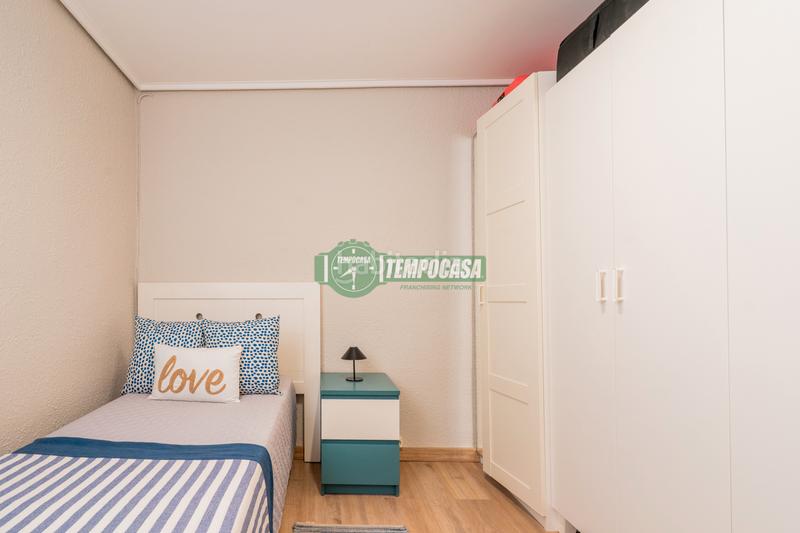 Foto 73df0c50-04da-4fe6-9820-ebaf061bf283. Appartement dans carrer de pere de valència 24 dans Valencia