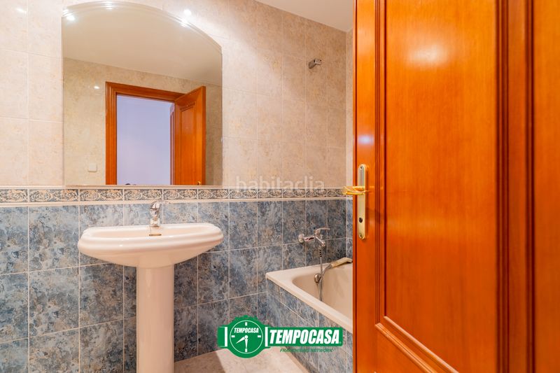 Foto 4a7933d8-b1a9-4bac-92a7-2cb848c89c25. Pis a Camí Fondo Valencia
