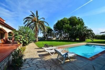 Foto c0409252-bca9-49a9-9637-d5e439841d90. Xalet amb aparcament piscina a Platja de Mont-roig Mont-roig del Camp