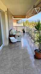 Flat in Centre. Piso con terraza esquinera en zona pueblo, con parking y traster