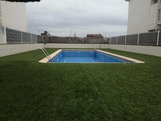 Casa adossada a El Dorado Platja. Adosado a 10 min. del mar con piscina