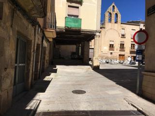 Casa a Tàrrega. Casa con dos entradas y gran parcela