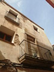 Edifici a Tàrrega. Reformar edificio esquinero con dos pisos independientes
