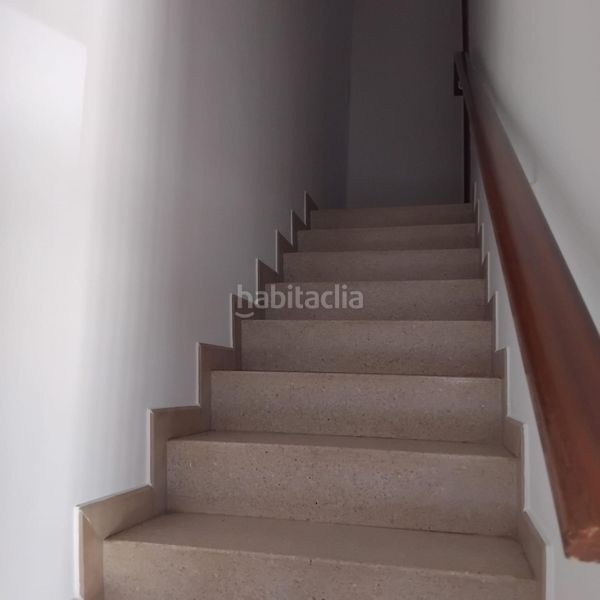 Foto 285d6924-0329-46a2-9772-6a58222b9e66. Casa adossada amb calefacció aparcament a Agramunt