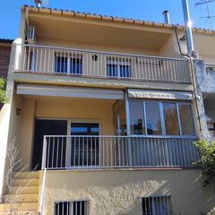 Casa adosada en Agramunt. Chalet adosado 210 mt y jardin 50 mt sol todo el día
