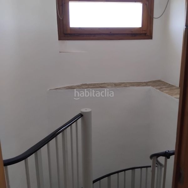 Foto f9cb5fc6-a1e0-4cd8-8b4b-b11af040a4f8. Casa adossada amb calefacció aparcament a Agramunt