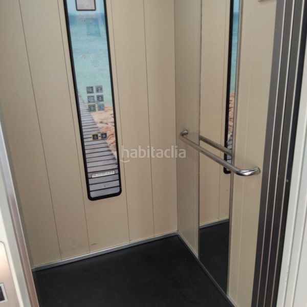 Foto 4e132173-d550-4a24-a7fd-f3d89315e307. Pis amb piscina a Mar i Camp - Platja dels Capellans Salou