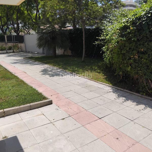 Foto 9015d8bb-be85-4ce1-ab87-ff7873e35672. Pis amb piscina a Mar i Camp - Platja dels Capellans Salou