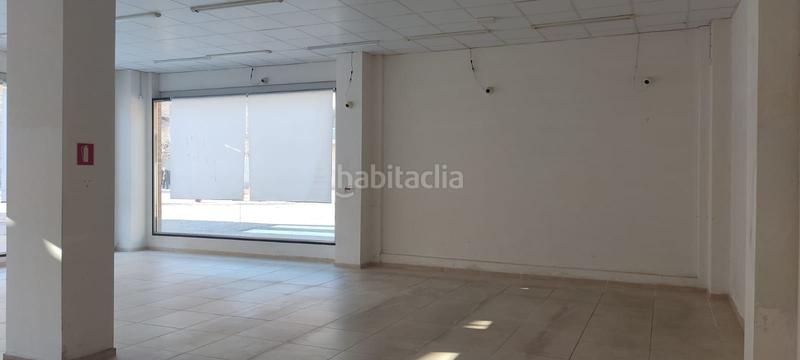 Foto 13fd25c5-f817-41e7-abce-dd2dbadf1f2e. Location local commercial dans Fraga