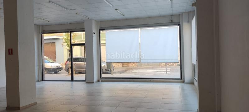 Foto 235e5e26-e6b0-4eac-a840-9f0c6a7aed98. Location local commercial dans Fraga